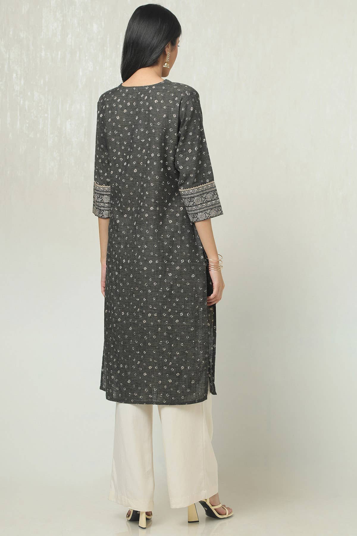 Charcoal Cotton Bandhani Print Kurta With Tassels - View 4